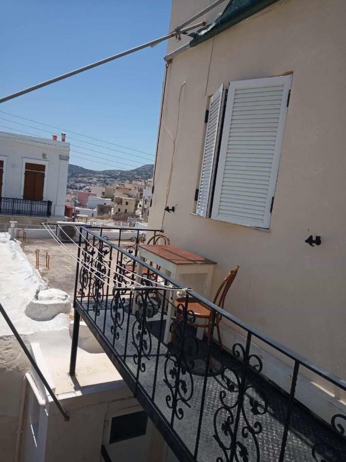 Soullas Apart -Ελλαδα- Apartment Ermoupoli Exterior foto